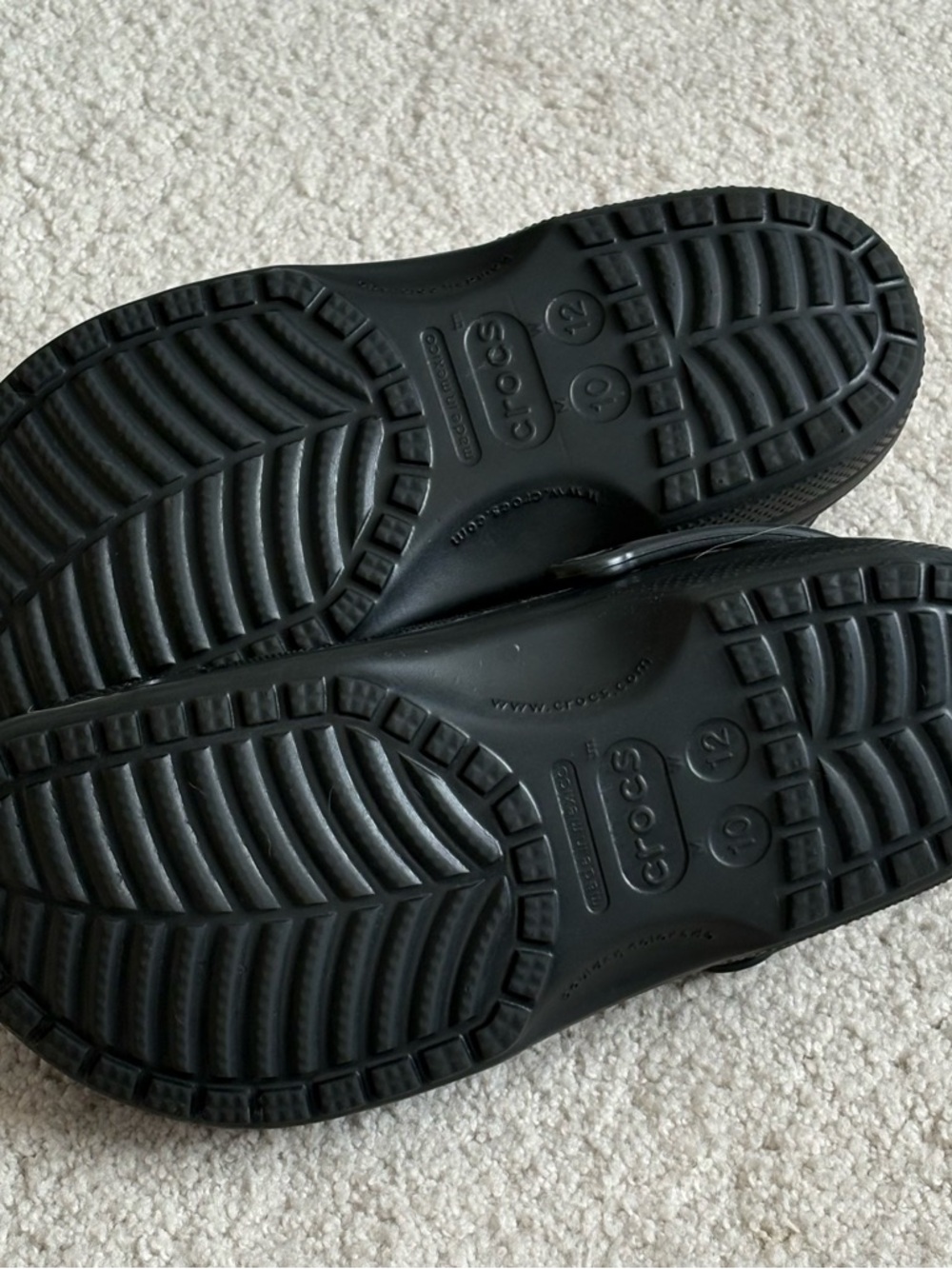 CROCS Classic Clog in Black excellent condition - Picture 6 of 9